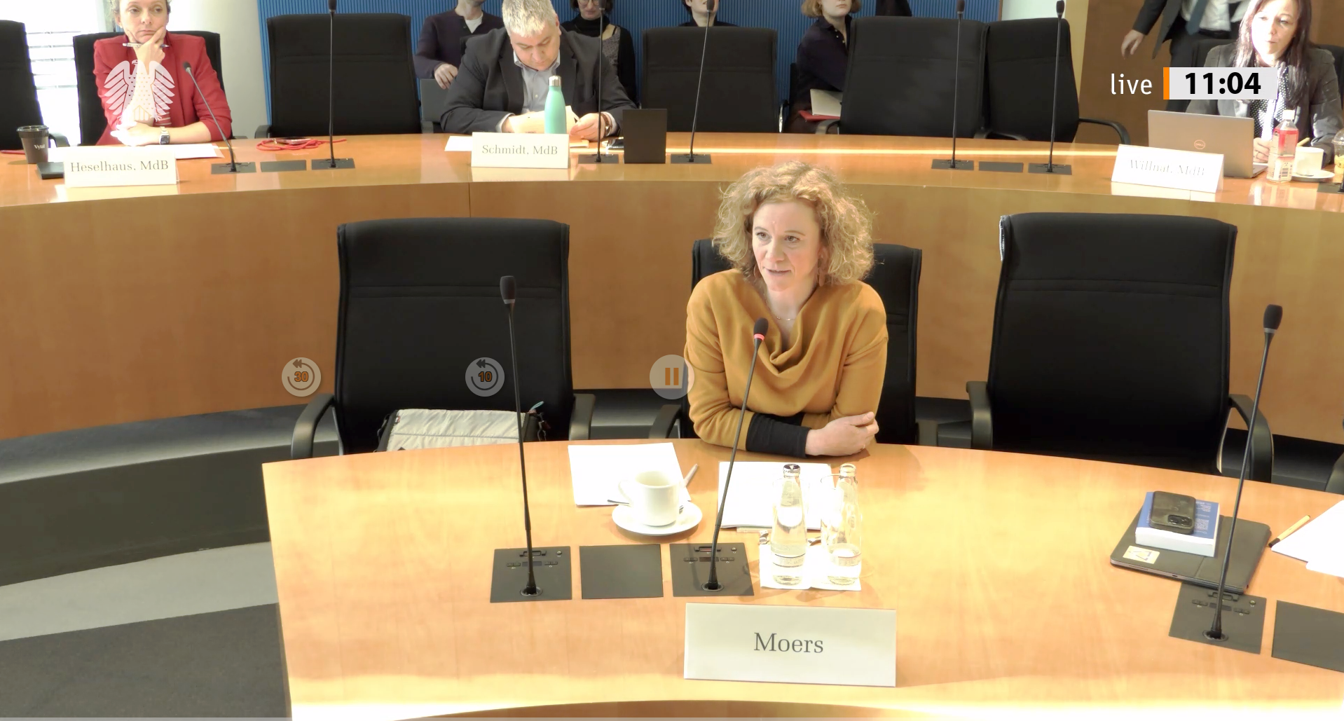 Ines Moers bei der Anhörung